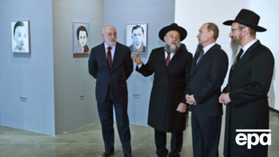 Член Бюро правления Российского союза промышленников и предпринимателей (РСПП), председатель Комитета по международной деятельности РСПП, президент Фонда "Сколково" и глава совета директоров группы компаний "Ренова" Виктор Вексельберг (на фото первый слев