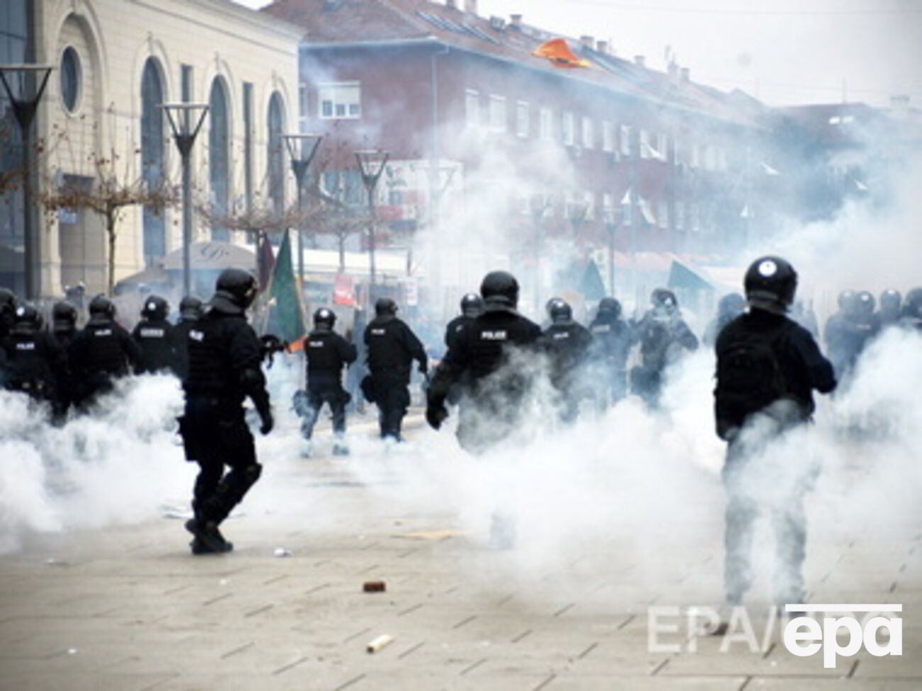 Помимо отставки Яблановича, протестующие требовали национализации горного комплекса "Трепка", права на который оспаривают Приштина и Белград