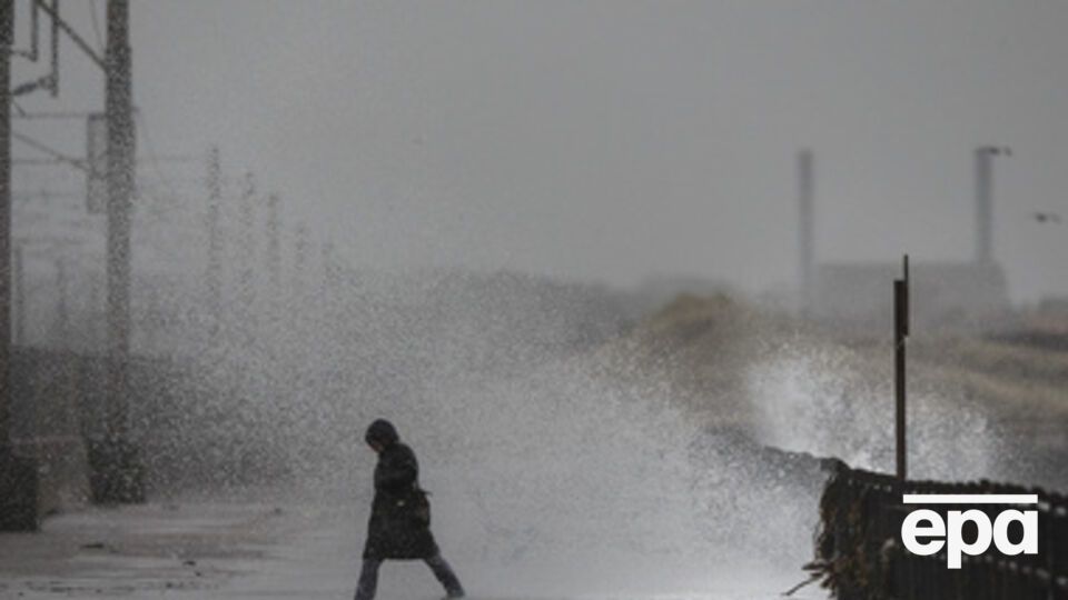 В морях ожидается шторм