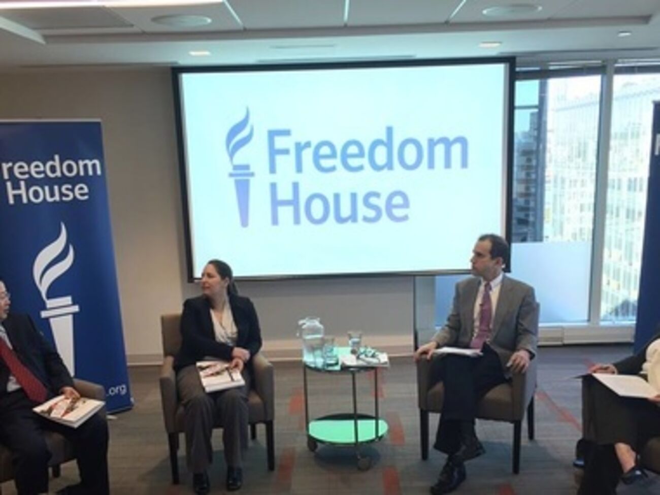 Freedom House презентовала отчет по свободе в мире в 2014 году