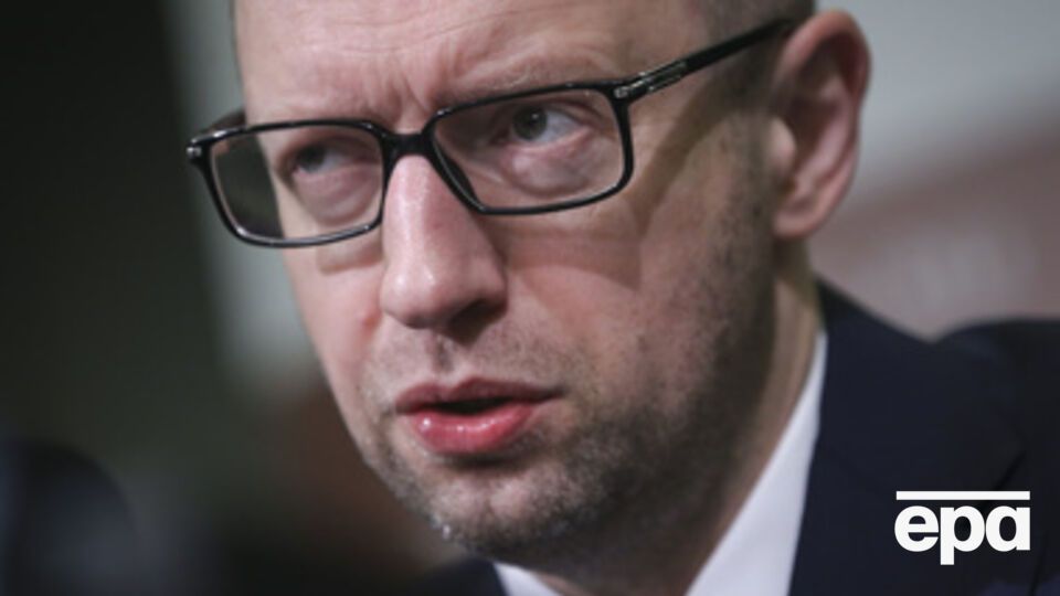 Яценюк заявил, что он соответствует закону "Об очищении власти"