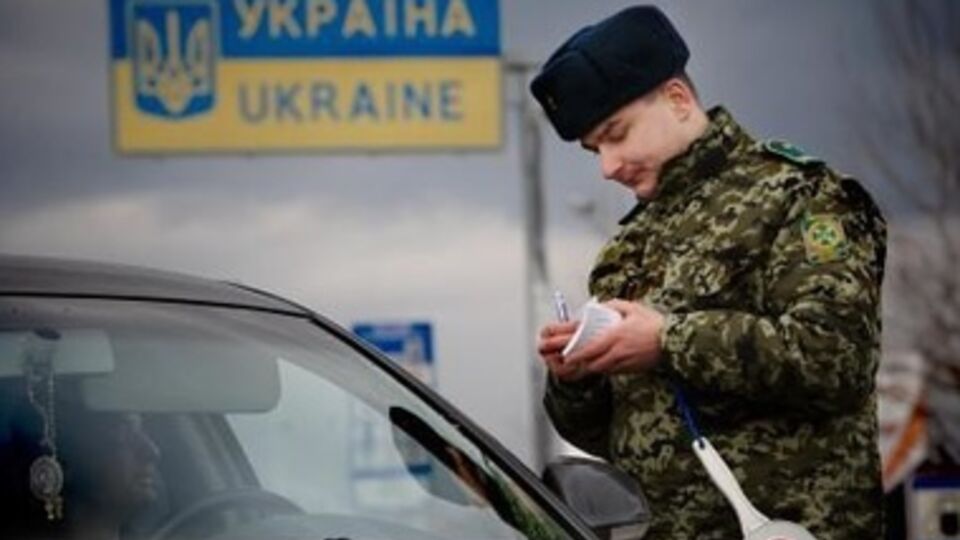 Россиян направили в миграционную службу