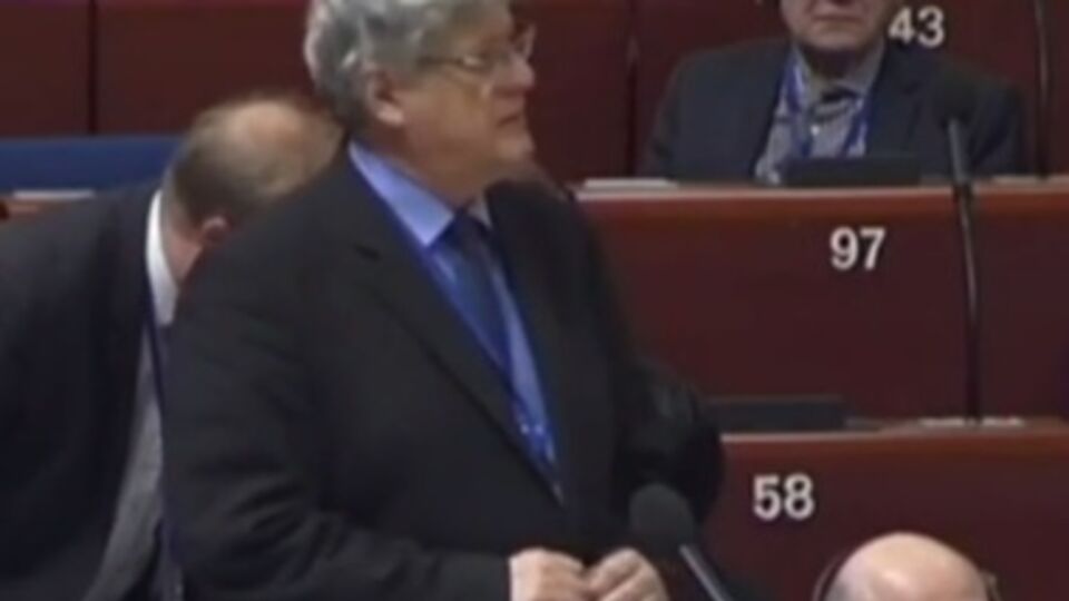 Рассмотрение резолюции началось с доклада Стефана Шеннаха