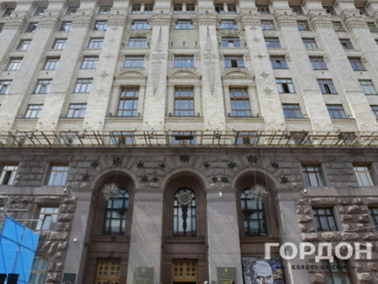 Доходная часть бюджета составляет 22,2 млрд гривен, а расходная --- 20,3 млрд гривен