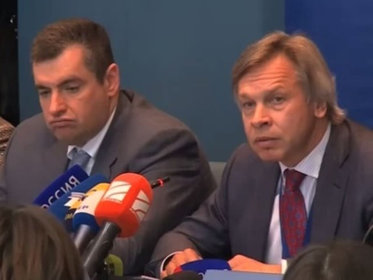 Алексей Пушков (справа) заявил, что Россия не будет выполнять резолюцию ПАСЕ