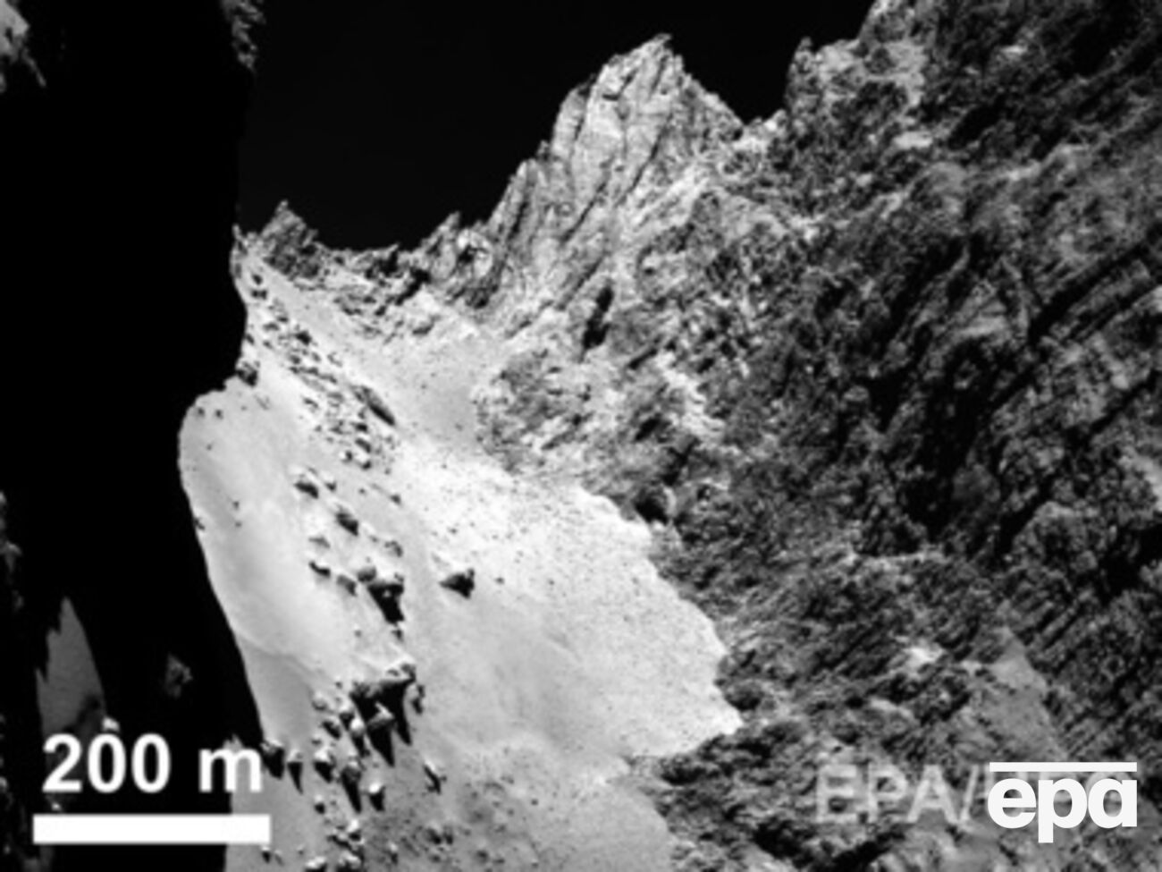Rosetta исследовала пыль на поверхности кометы