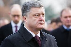 Порошенко: Наши воины воюют не за деньги, но это не снимает с власти и общества права и обязанности благодарить защитников