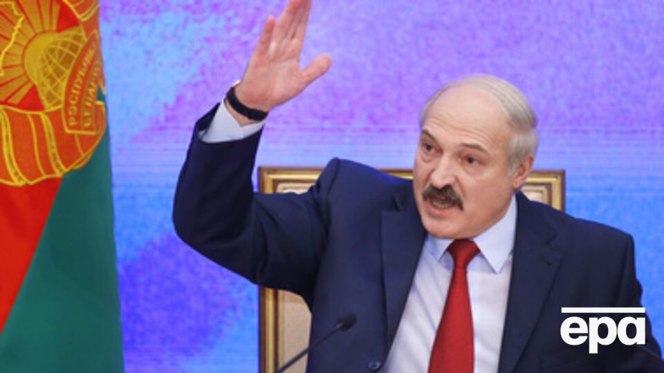 Лукашенко заявил, что Беларусь --- не часть России