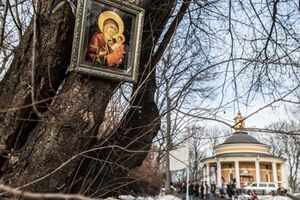 Порошенко почтил память героев Крут. Фоторепортаж