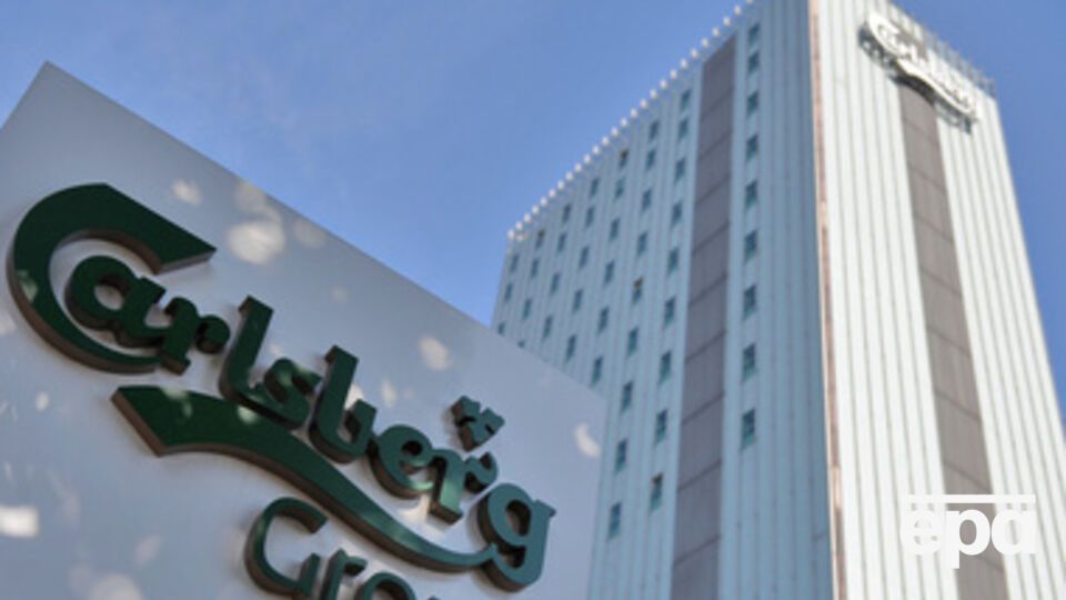 Carlsberg сокращает объемы производства в России