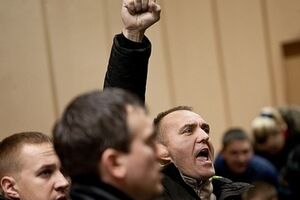 Криворожский горсовет второй день захвачен протестующими. Фоторепортаж