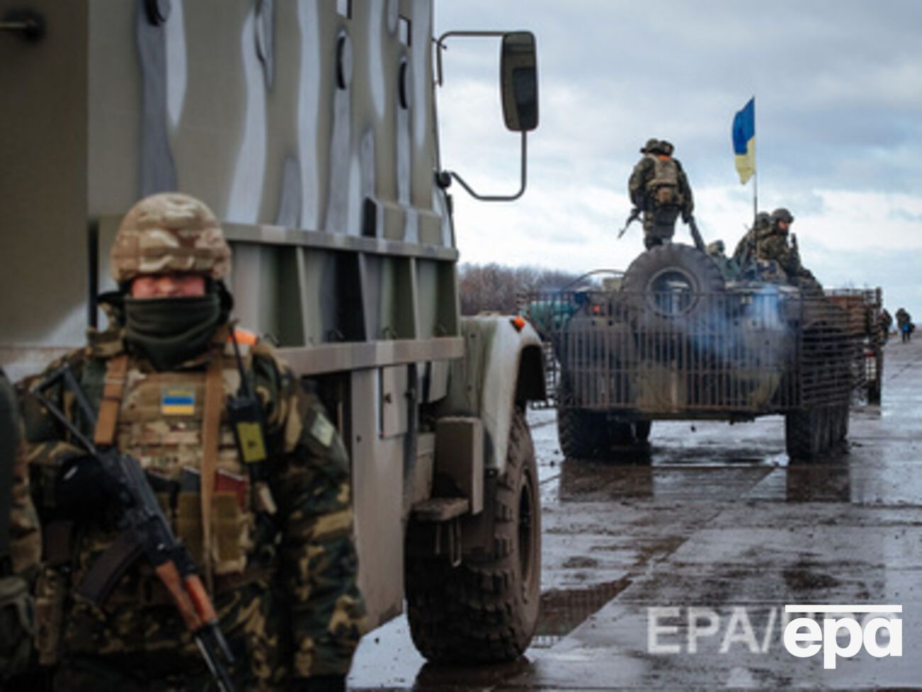В пресс-центре АТО сообщили, что боевики ведут огонь по трем направлениям: донецкому, мариупольскому и луганскому