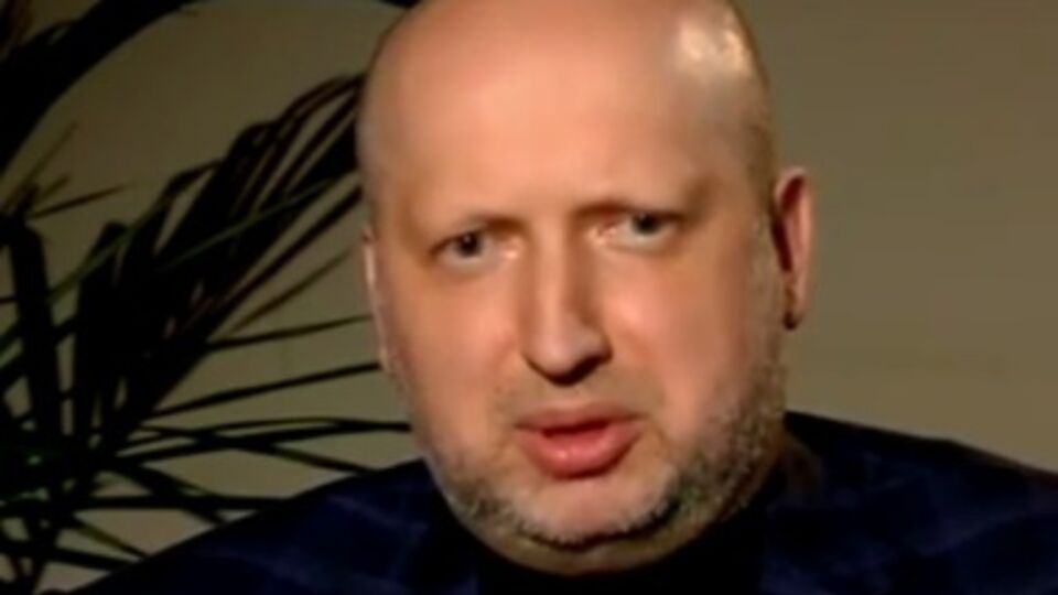 Александр Турчинов назвал небрежностью использование российских почтовых серверов