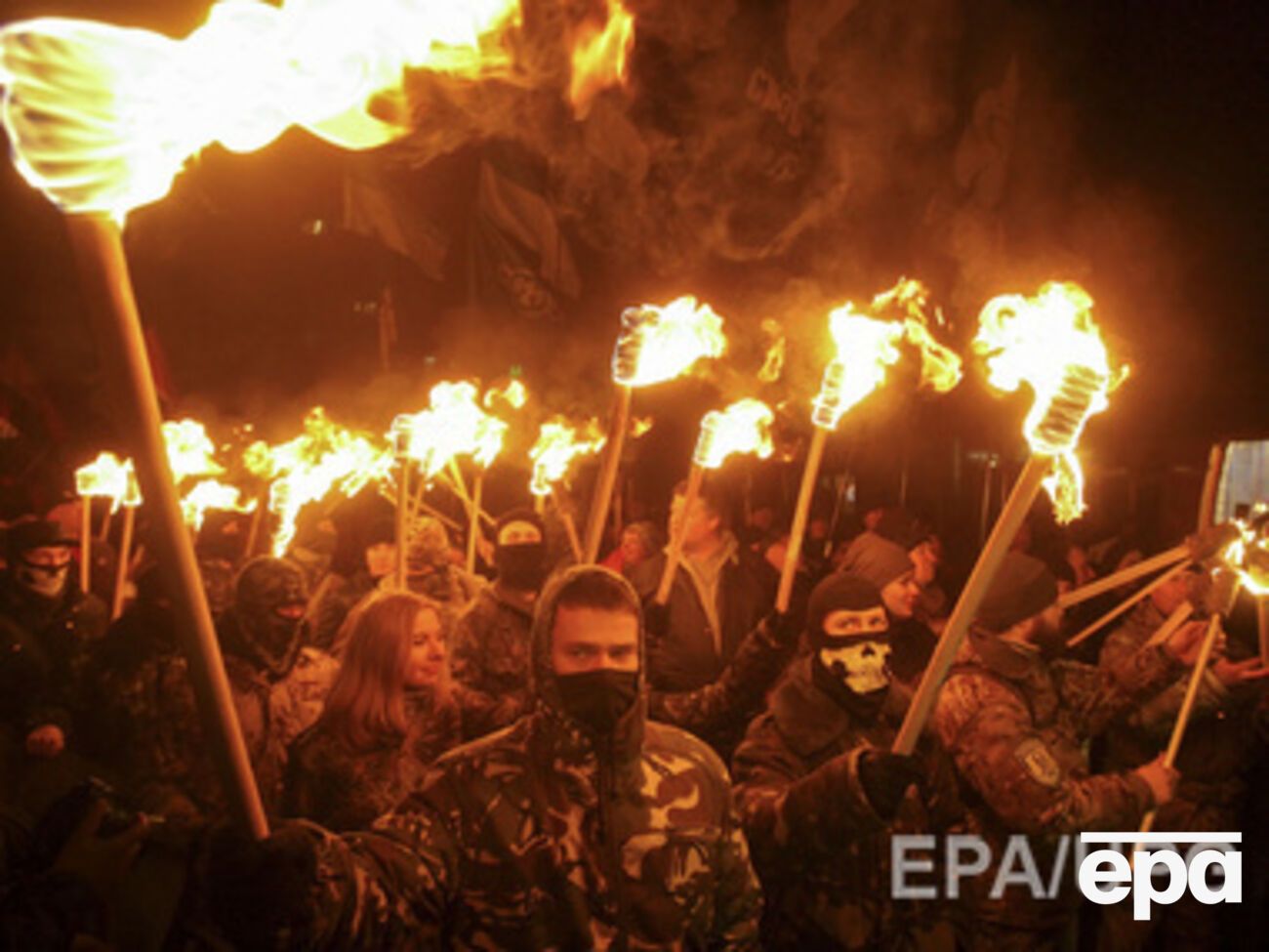 В Украине прошли факельные шествия в память о бое под Крутами. Фоторепортаж