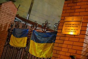 Возле российского консульства во Львове неоднократно проходили митинги
