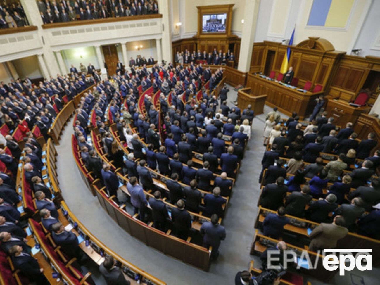 В аппарате ВР подчеркнули, что в госбюджете и не могло быть нормы об ограничении зарплат госслужащим