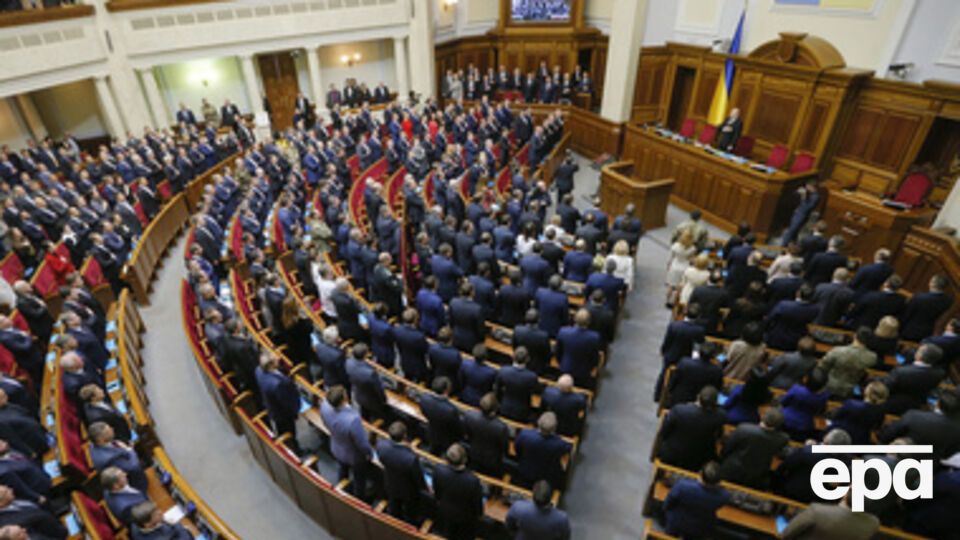 В аппарате ВР подчеркнули, что в госбюджете и не могло быть нормы об ограничении зарплат госслужащим