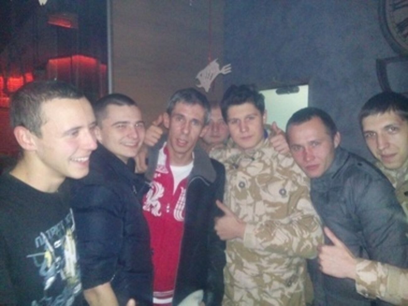 Активисты встретили Панина в ресторане