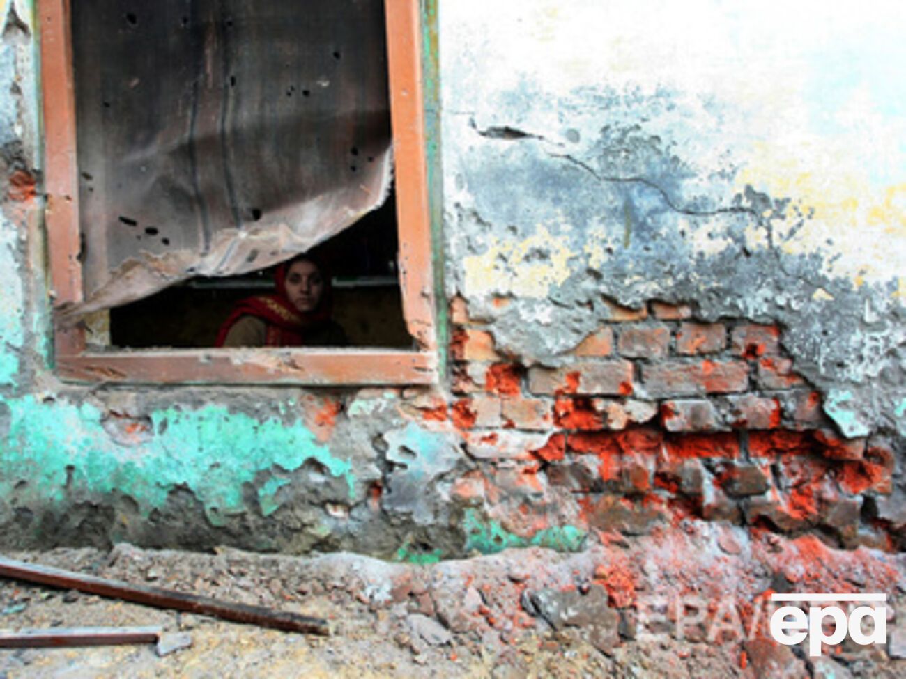 В субботу, 3 января, в результате боев&nbsp;погибли девочка-подросток с пакистанской стороны и женщина &ndash; с индийской