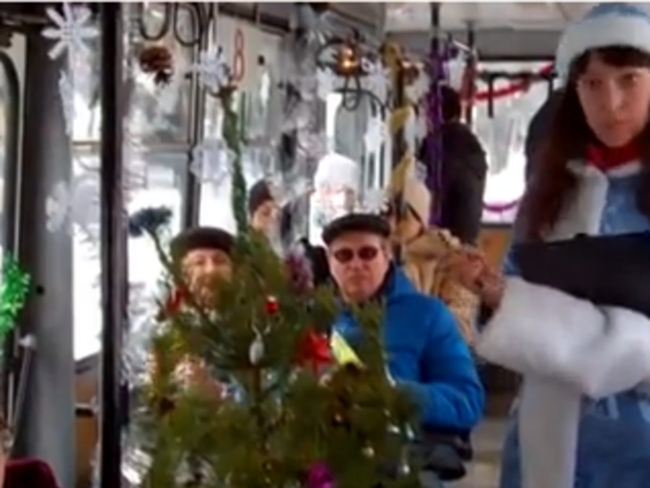 Экскурсии на праздничном туристическом троллейбусе организаторы будут продолжать и в дальнейшем