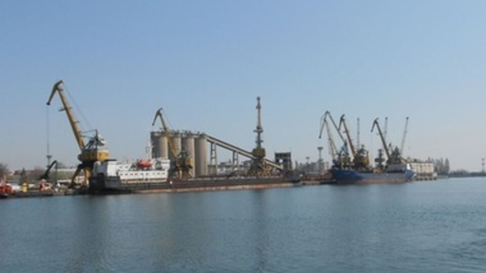 В ближайшее время корабль с трубами для "Южного потока" отбуксируют на глубокую воду