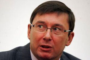 Заставлять депутатов и "ломать через колено" никто не будет, заявил Юрий Луценко