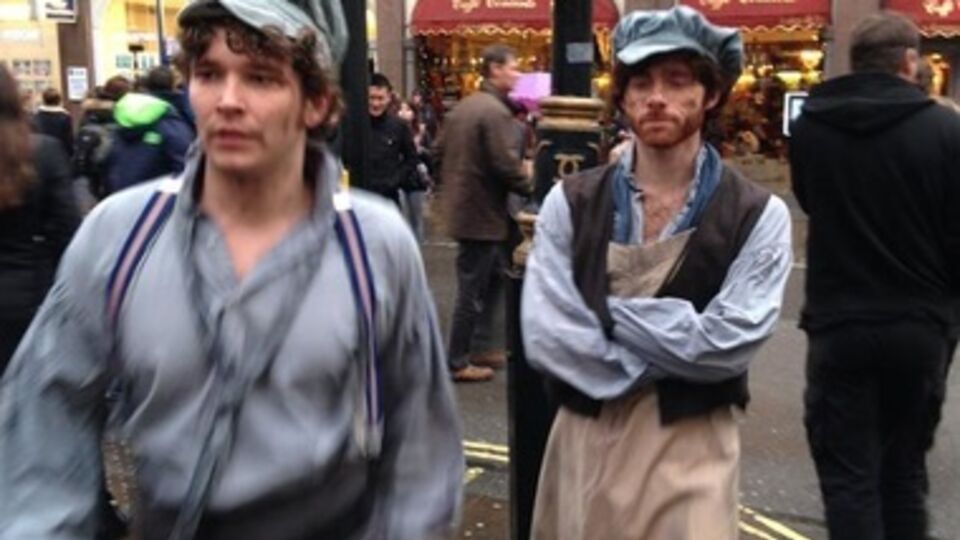 Лондонская пожарная бригада эвакуировала около 1200 человек