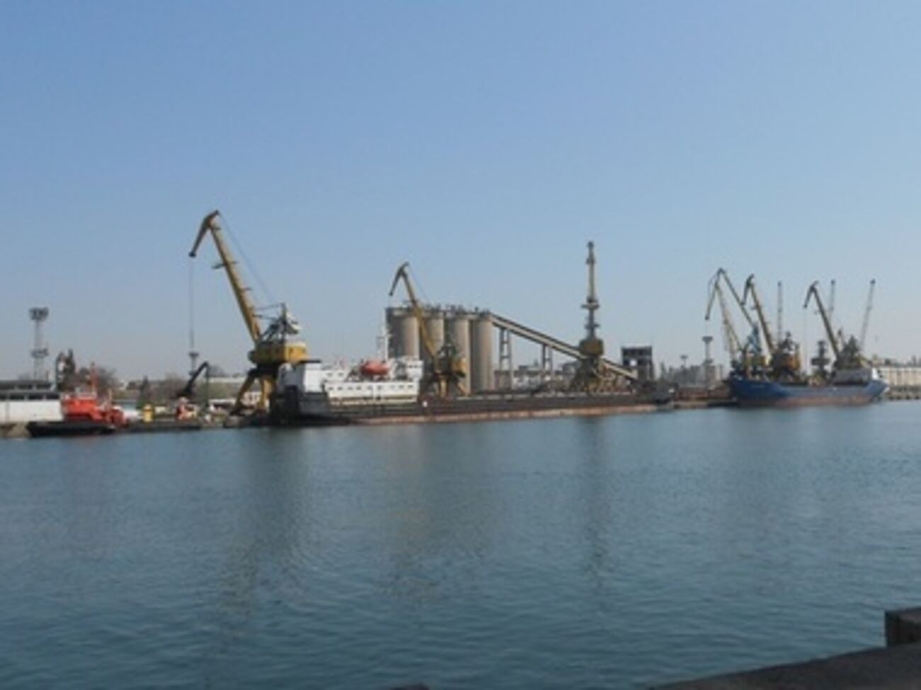 Порт города Бургас используют как склад стройматериалов для морского участка "Южного потока"