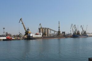 Порт города Бургас используют как склад стройматериалов для морского участка "Южного потока"