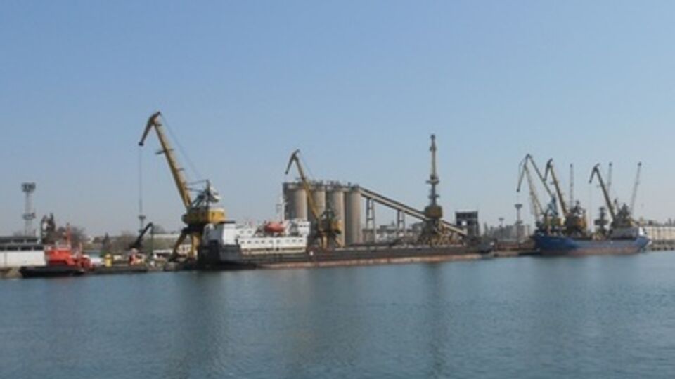 Порт города Бургас используют как склад стройматериалов для морского участка "Южного потока"