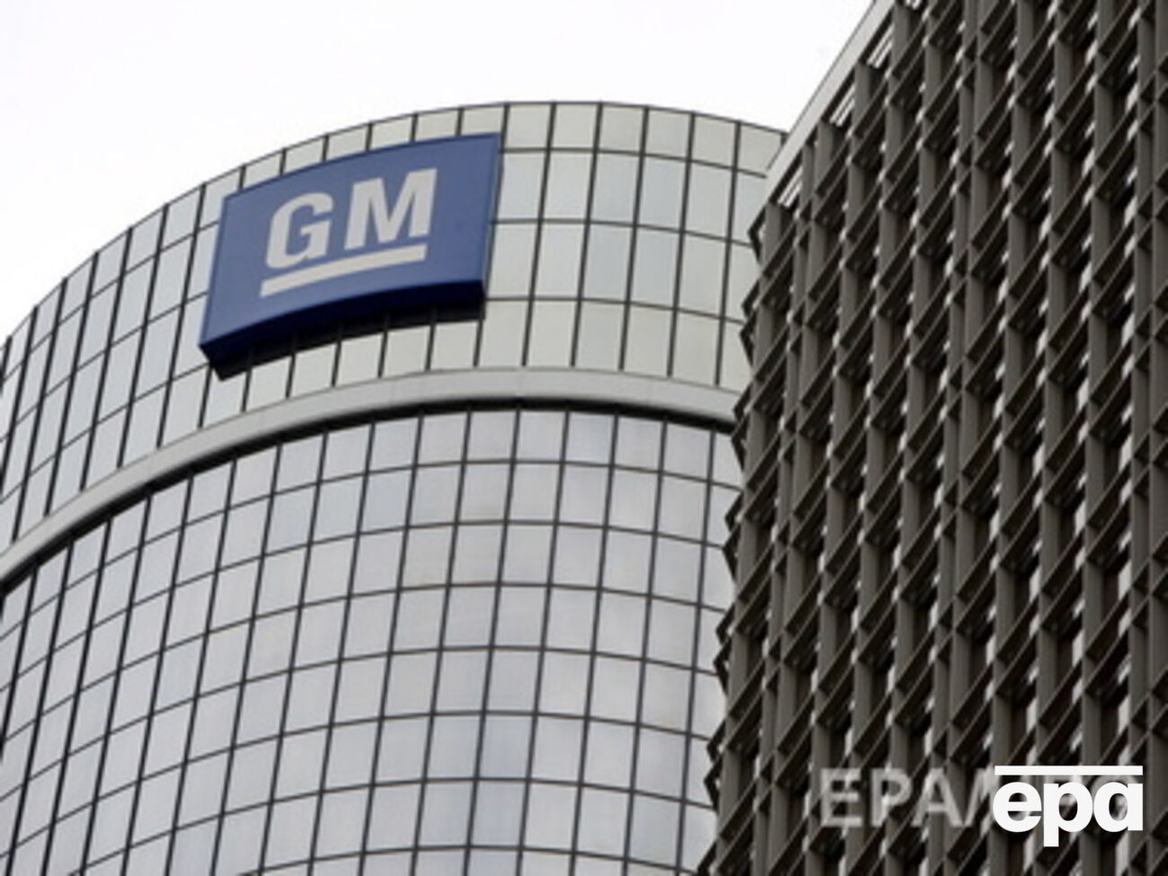 Финансовая ситуация в России вынудила GM остановить производство