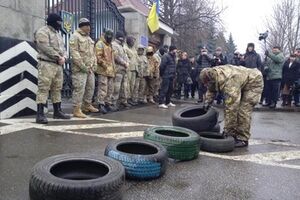 Под Минобороны в Киеве протестовали бойцы батальона "Айдар". Фоторепортаж