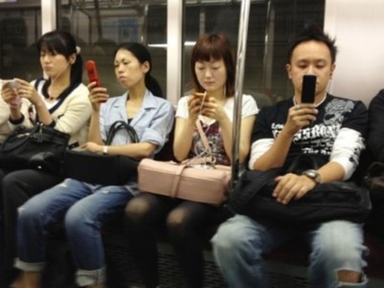 В Японии массовое увлечение цифровыми гаджетами снижает оценки школьников