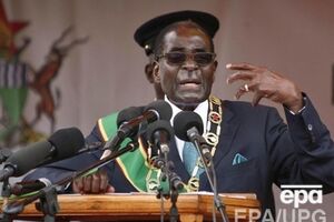 В августе 2014 года Мугабе, находящийся у власти уже около 35 лет, был переизбран на пост президента Зимбабве шестой раз