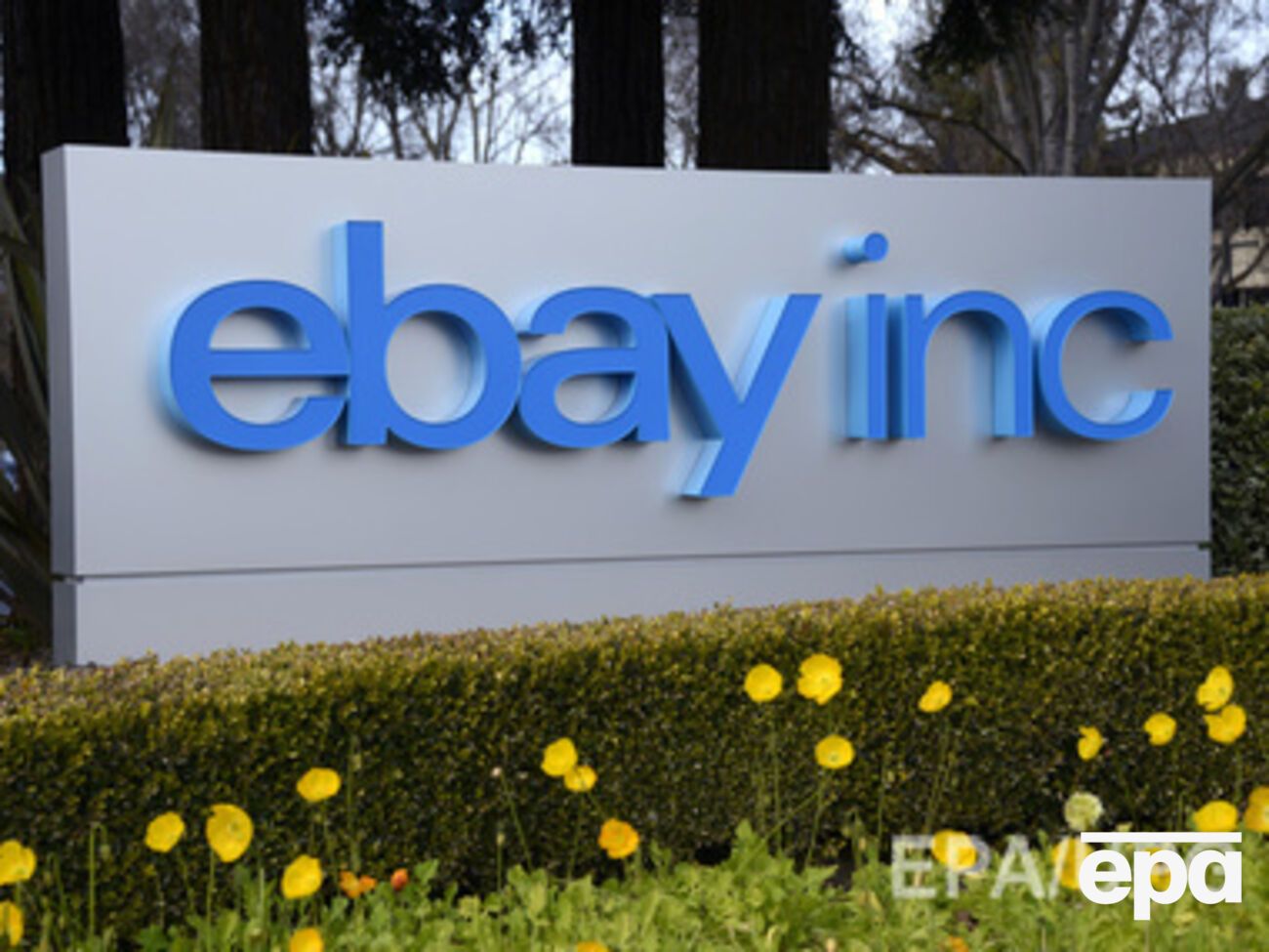 Еще одна международная компания прекратила обслуживание клиентов в Крыму