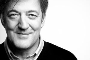 Стивен Фрай, недавно вступивший в брак со своим бойфрендом, заступился за геев