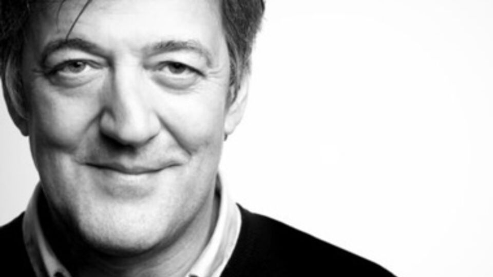 Стивен Фрай, недавно вступивший в брак со своим бойфрендом, заступился за геев