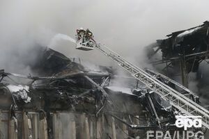 Пожар до сих пор не удалось потушить