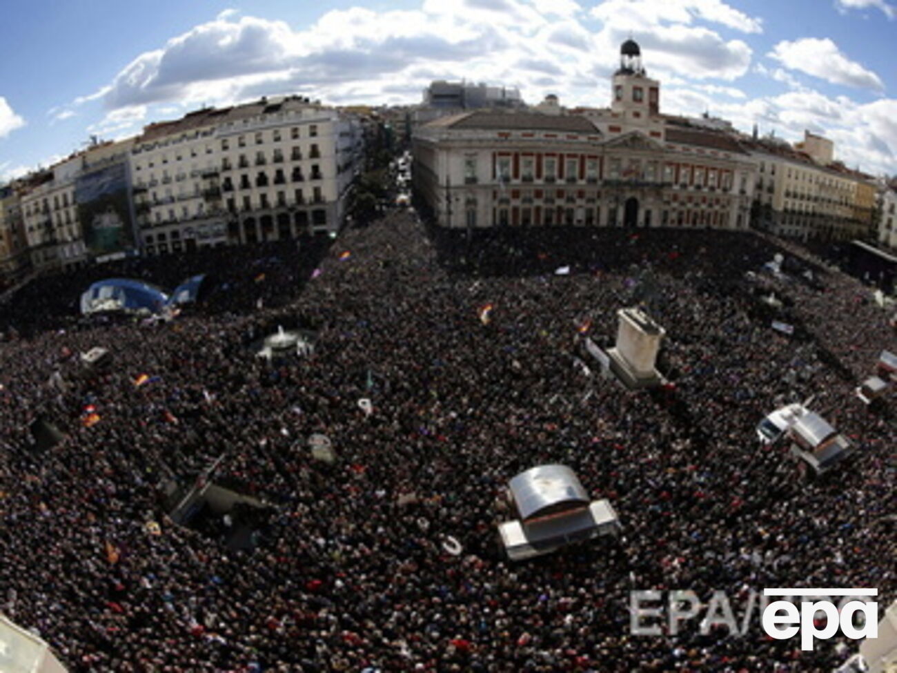 Podemos заявляет, что политики должны служить народу, а не частным интересам