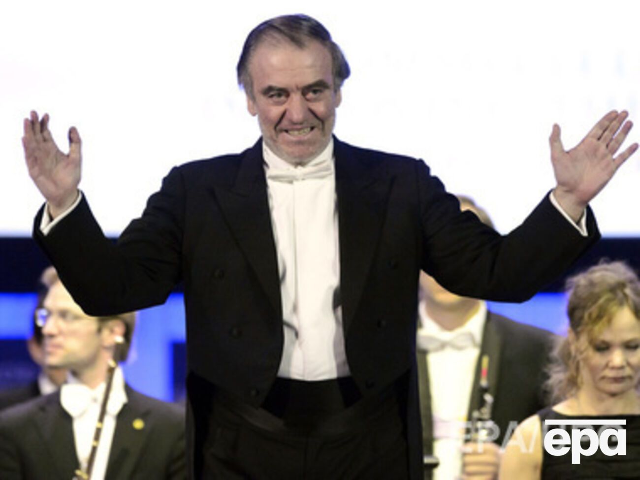 Протестующие скандировали: "Путин – террорист!", "Гергиев, возвращайся в Россию"