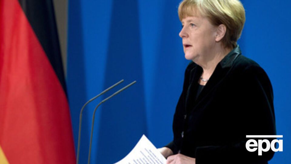 Меркель: Частные инвесторы уже добровольно отказались от части своих кредитов, банки уже списали Греции миллиарды