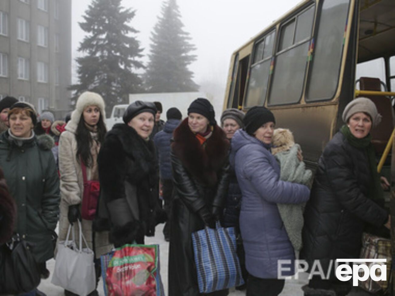 Жители Дебальцево покидают город из-за боевых действий