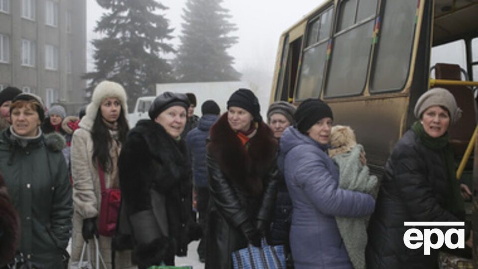 Жители Дебальцево покидают город из-за боевых действий