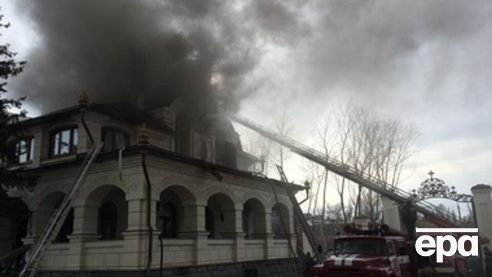 В самом соборе и в соседних домах в результате взрывов повреждено остекление