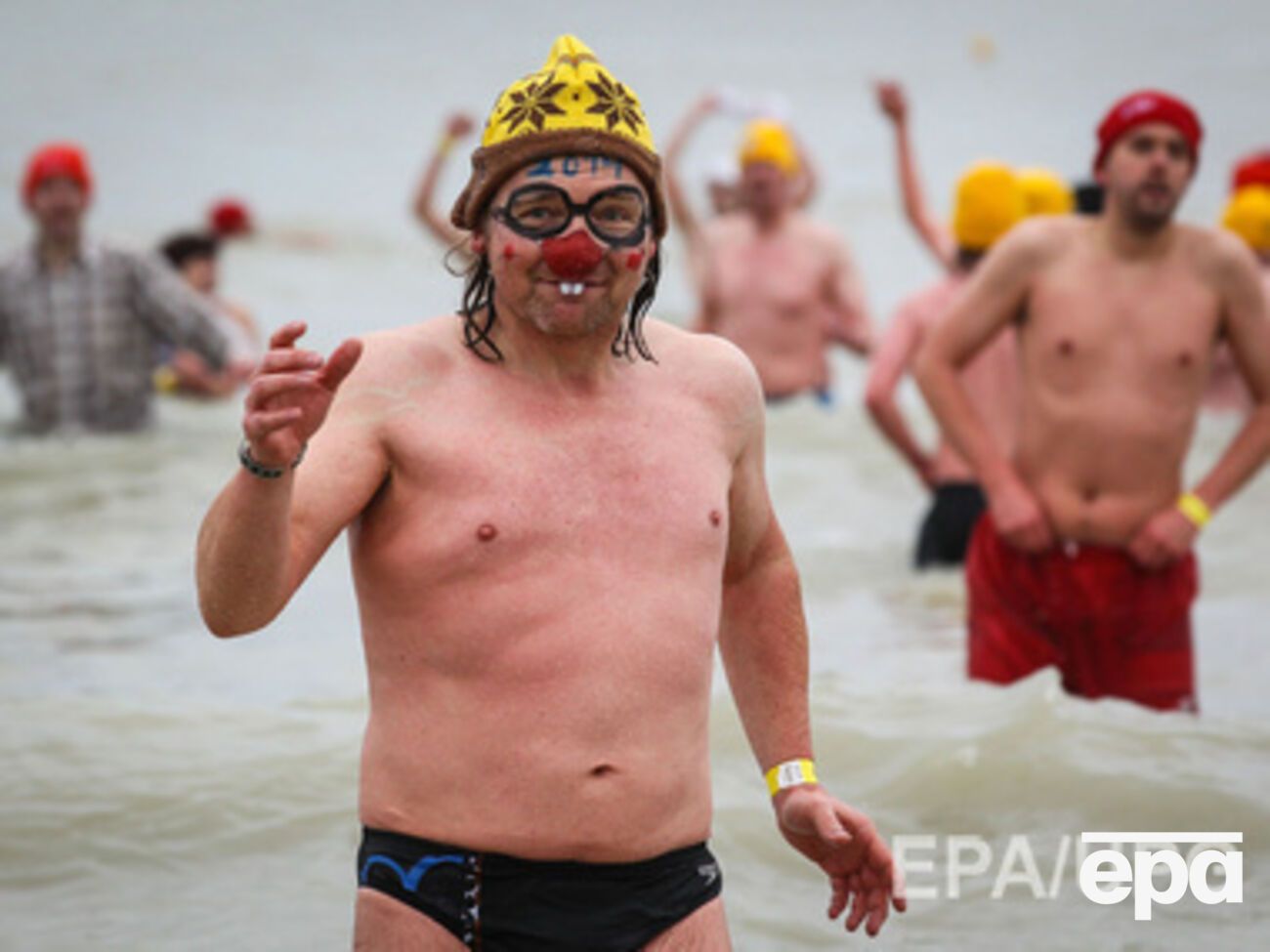 Новогодние купания в Бельгии проходят традиционно