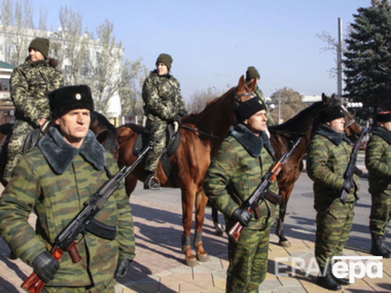 Боевики воюют с так называемыми казаками