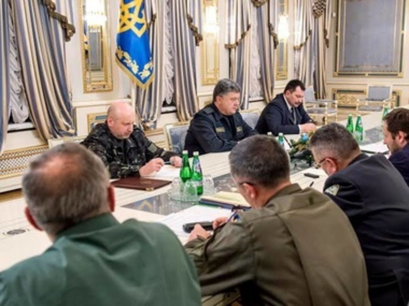 Порошенко провел совещание с силовиками