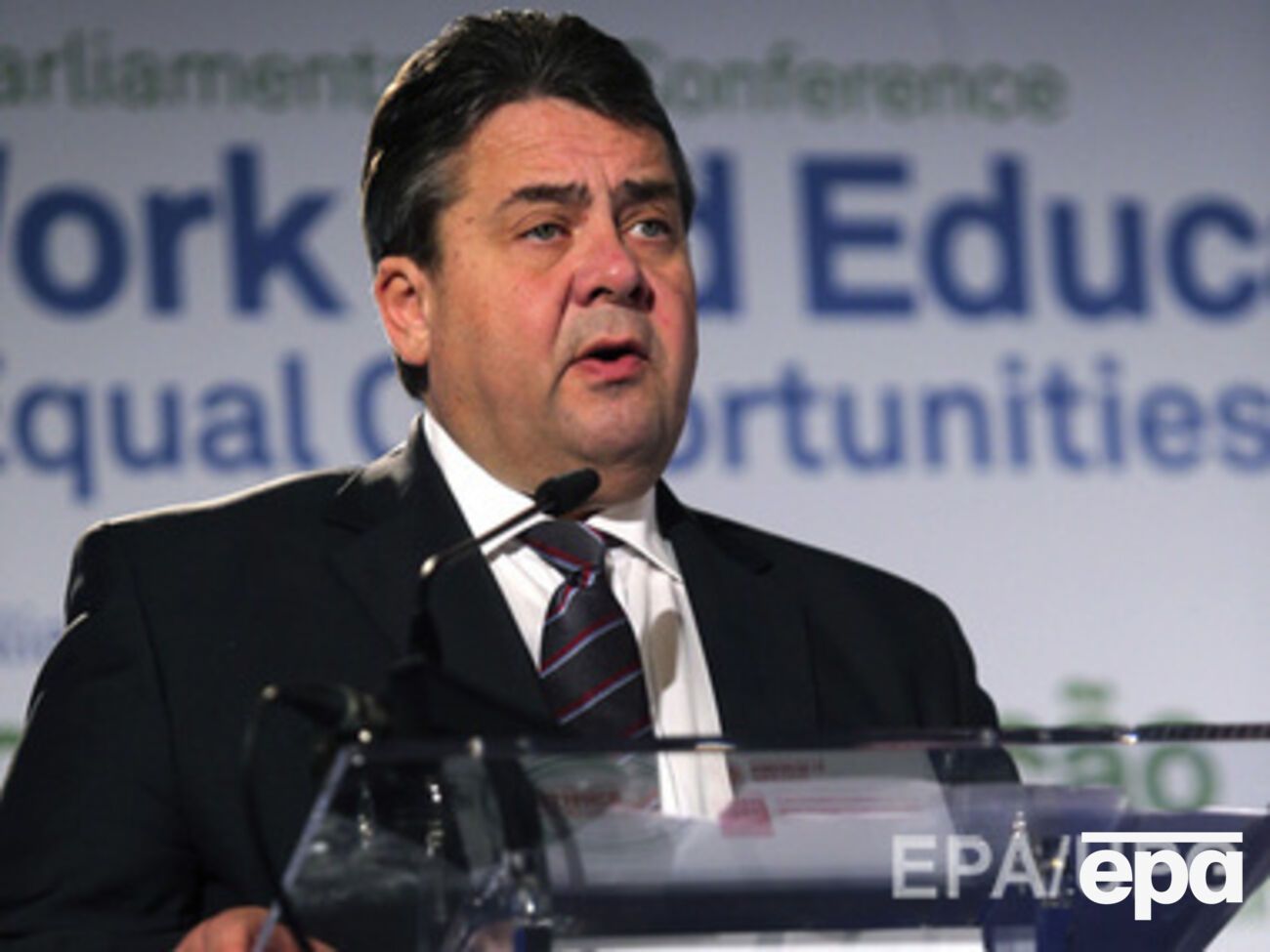 Вице-канцлер ФРГ: Положить на лопатки Россию никак не соответствует немецким и европейским интересам