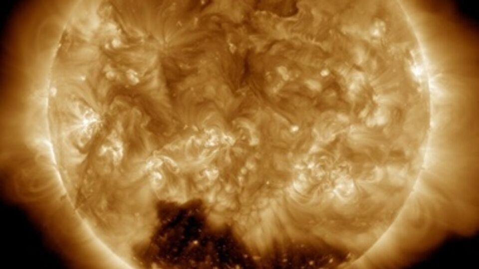 Корональная дыра на Солнце, зафиксированная NASA