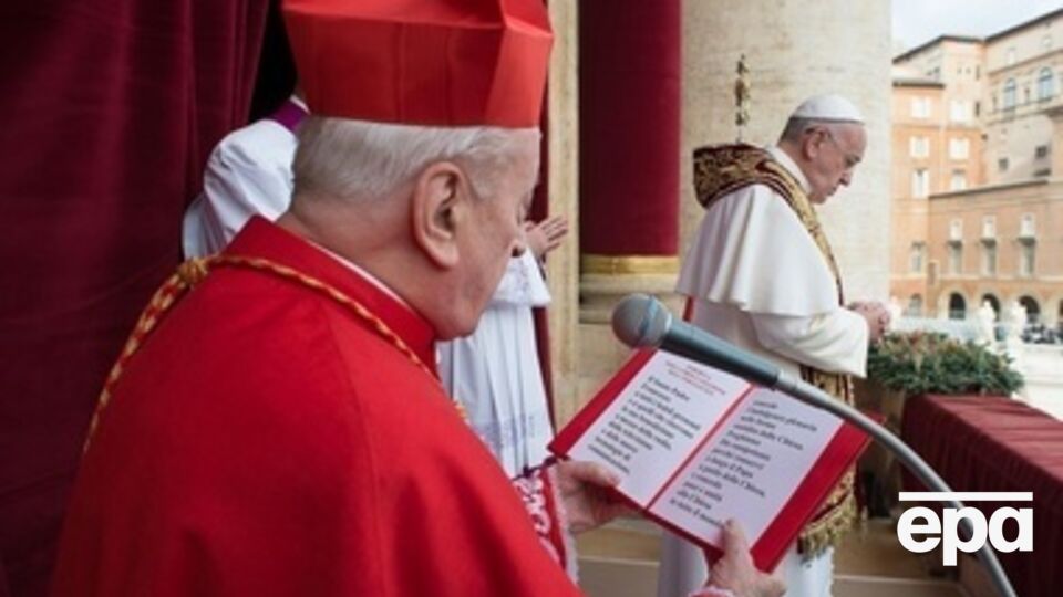 Папа Франциск заявил, что бюрократия Ватикана "больна духовной болезнью Альцгеймера" и "терроризмом сплетен"